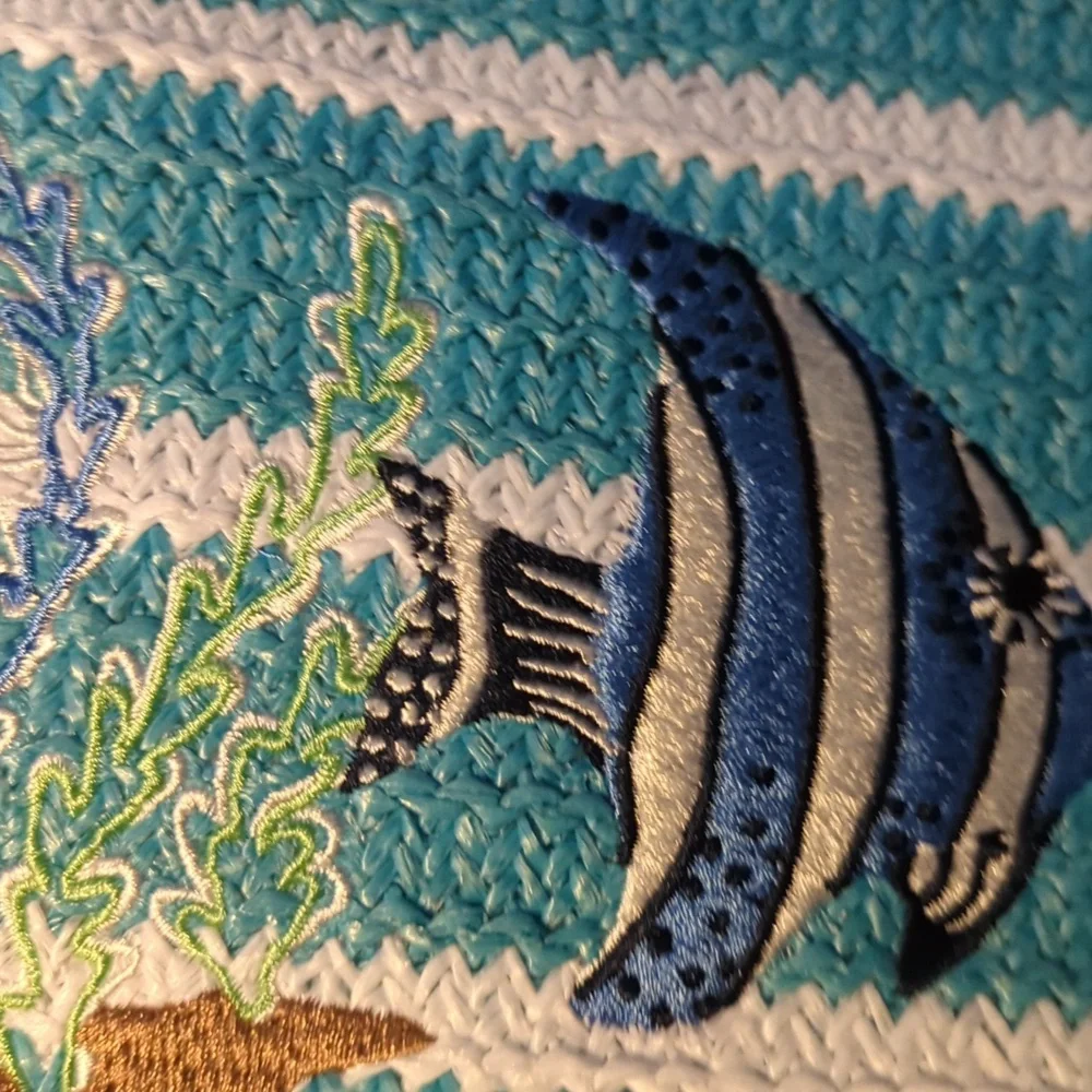 Vera Bradley turquoise straw fish zipper pouch wristlet new with tags - Picture 4 of 4